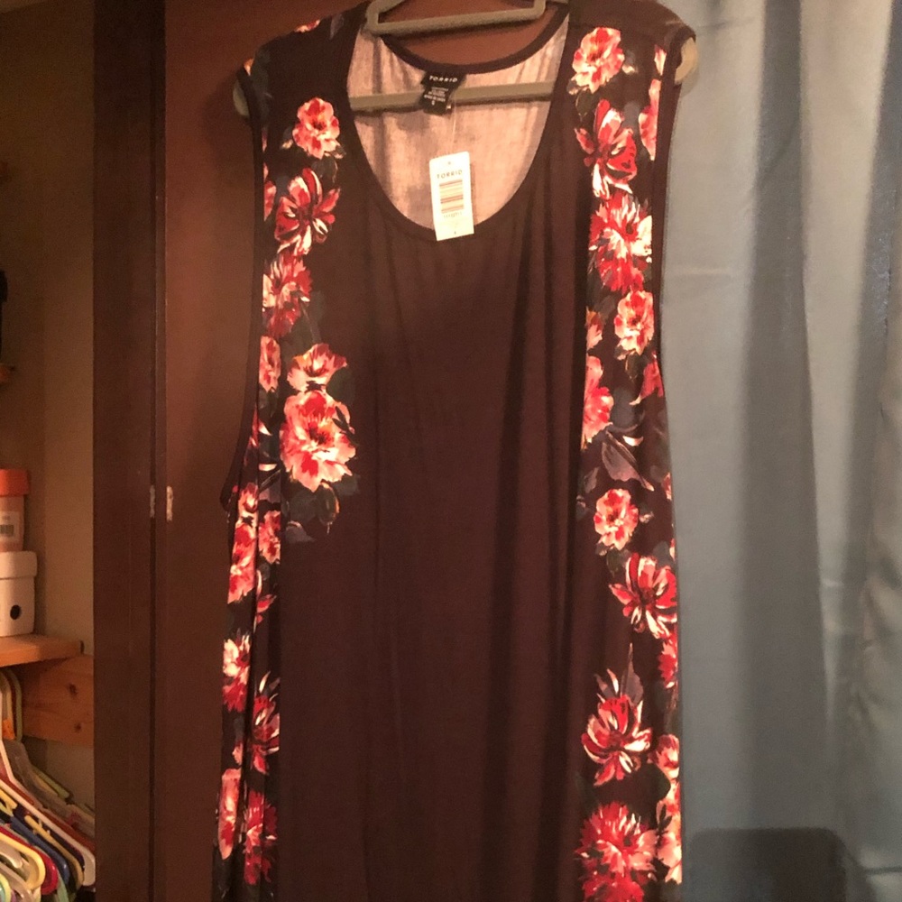 Torrid - Floral Sides tank top - Size 6